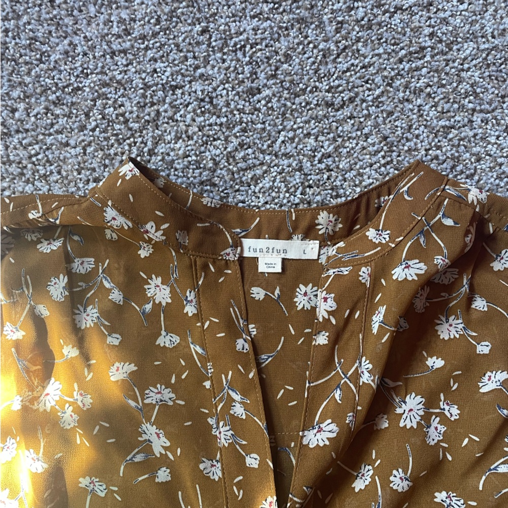 FLORAL TOP - Picture 2 of 3